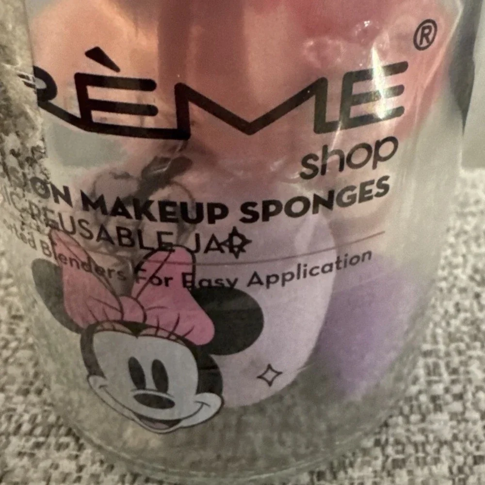 The Creme Shop x Disney Minnie Mouse Makeup Sponges‎ in Reusable Jar Pink New